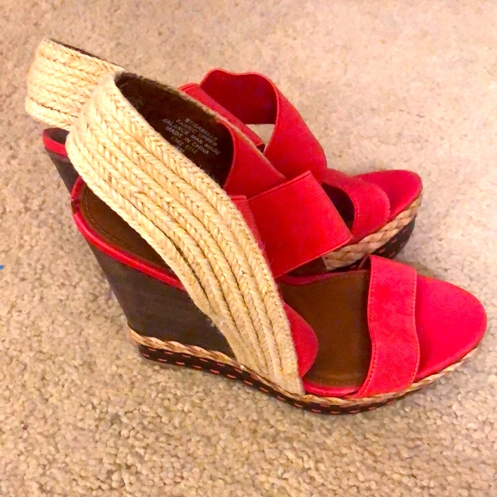Boutique Nine Runway Shoes 4”Wedge Wood Heel Red With Rope Shoes Size 5.5
